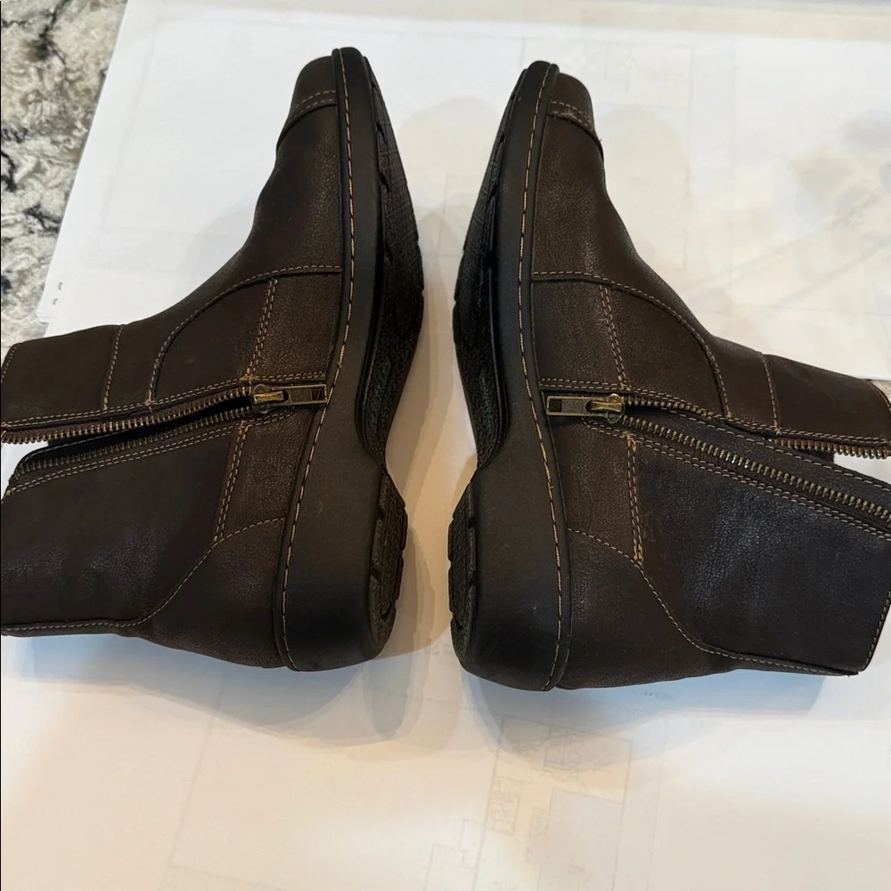 Eastland Women's Bella Ankle Boot – Women’s Size 9M Brown